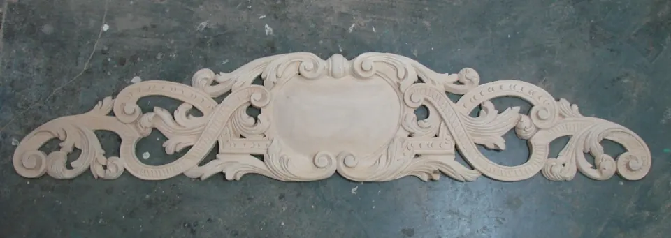 Durchbrochener Ornamentfries