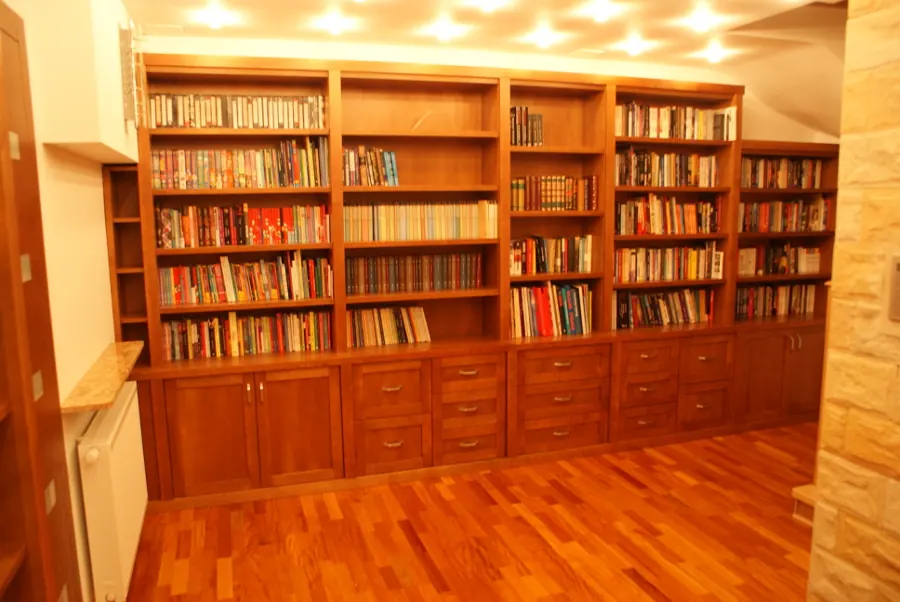 Maßgefertigter Bibliothekseinbau